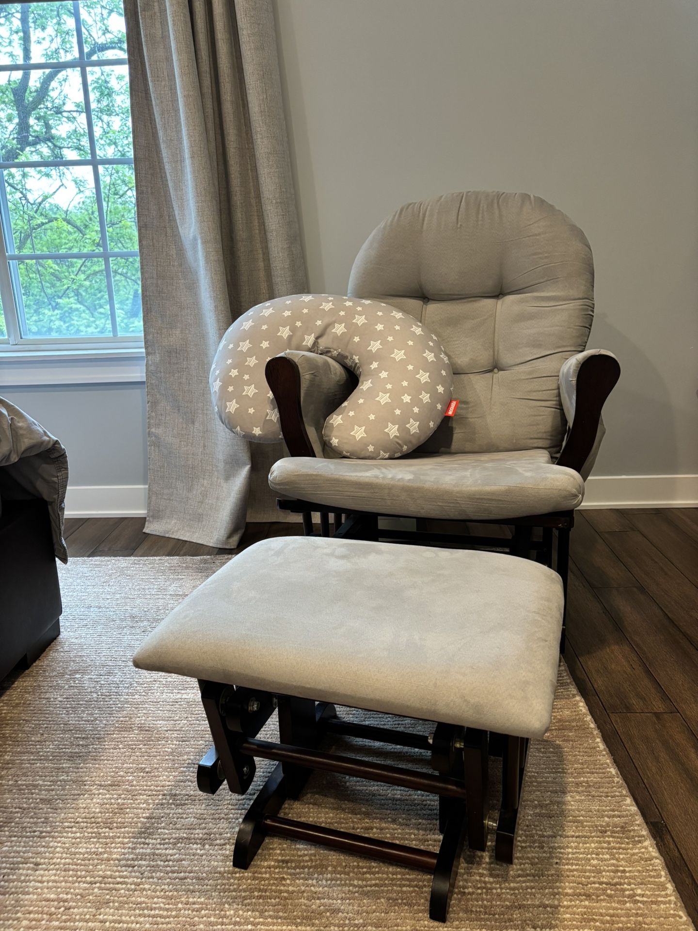 Nursery Rocking Chair W/pillow