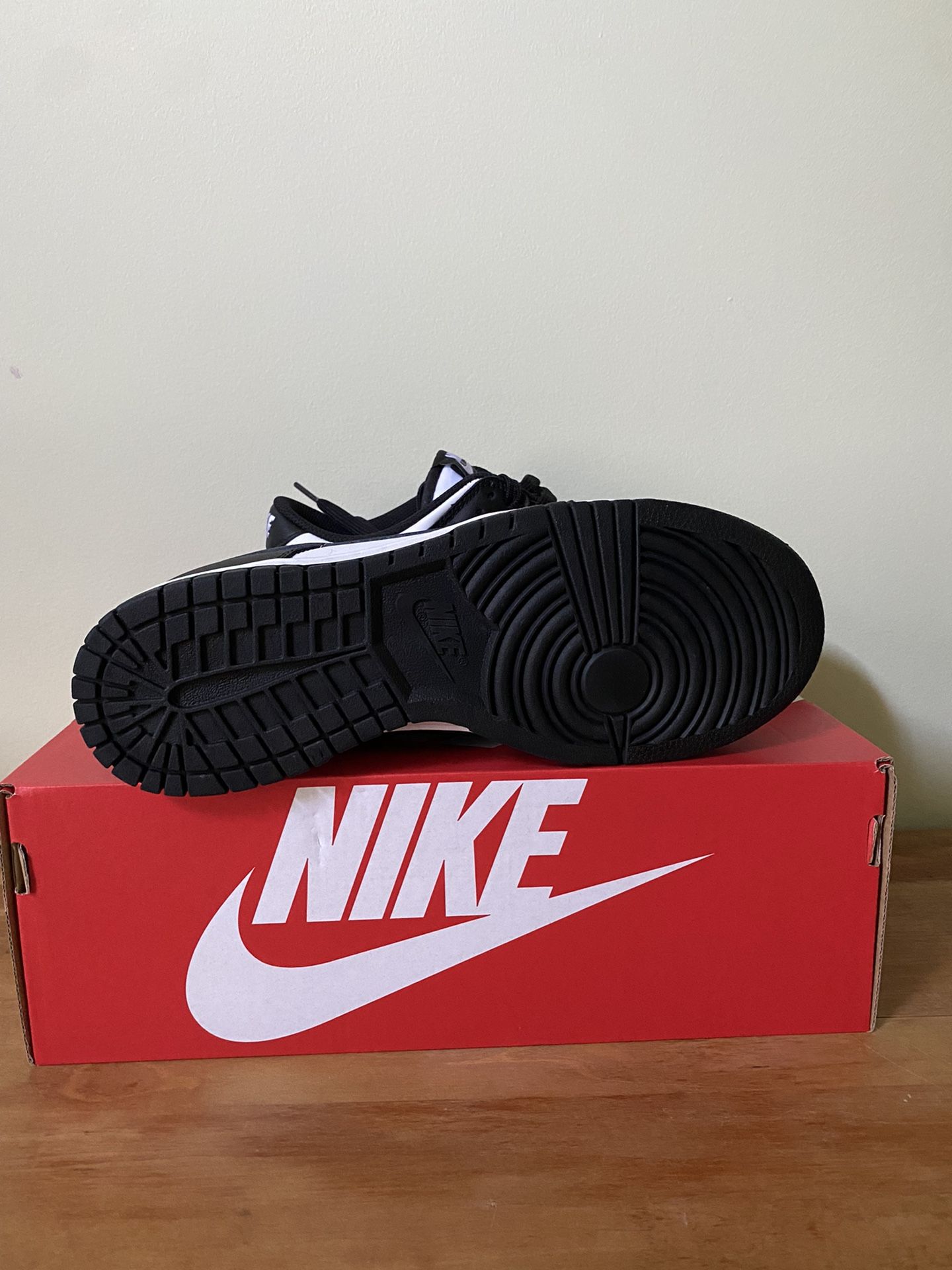Panda Dunks Sz 9w for Sale in Newport News, VA - OfferUp