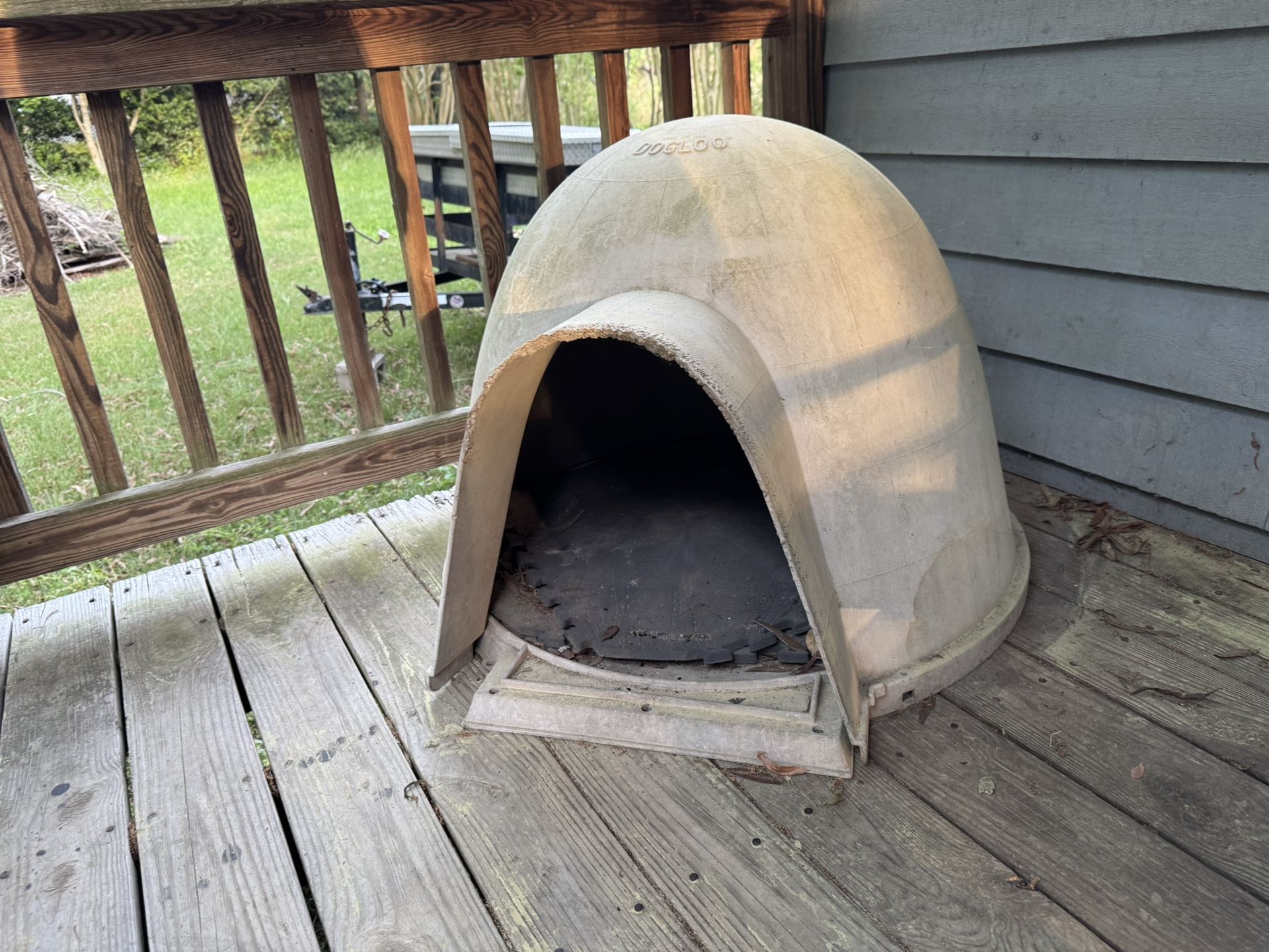 Igloo Dog House