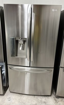 LG French Door Refrigerator With Ice Maker 
