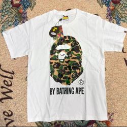 White Camo Graphic Tee Size Small – Excellent Condition