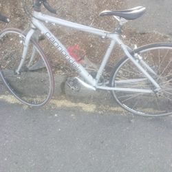 CANNONDALE ROAD BIKE 