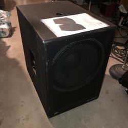 Peavey 800 Watt Powered DM 115 Subwoofer