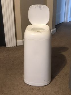 Diapers trash can in new condition. 10$