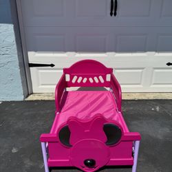 Pink Toddler Bed, Disney Minnie Mouse  Location new port Richey 