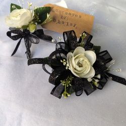 Corsages & Boutonnieres For Prom 💐