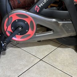 Pelotón Cross Training Bike