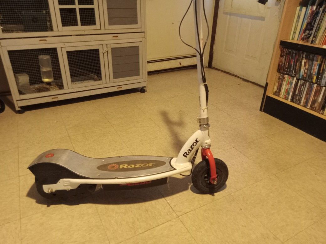 Razor E200