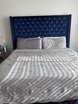King Bed w/box spring and mattress