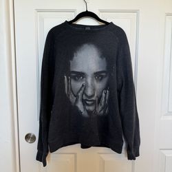 Sweatshirt - Black - Size Medium - Demi Lovato