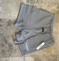 Essentials Desert Taupe Shorts Size Small