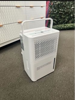 New 2000 Sq. Ft Dehumidifier. 32 Pint Quiet & Energy Efficient. White
