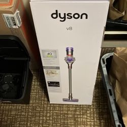Dyson v8 Cordless vacuum 
