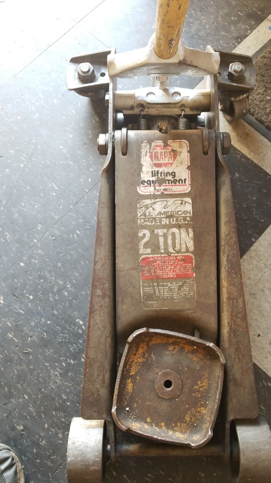 Walker Napa 2 ton floor jack made in the ISA for Sale in Hawthorne, CA