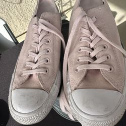 Woman’s Converse 