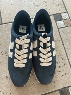 NEW dv by Dolce Vita memory foam women Casual Sneakers size 8