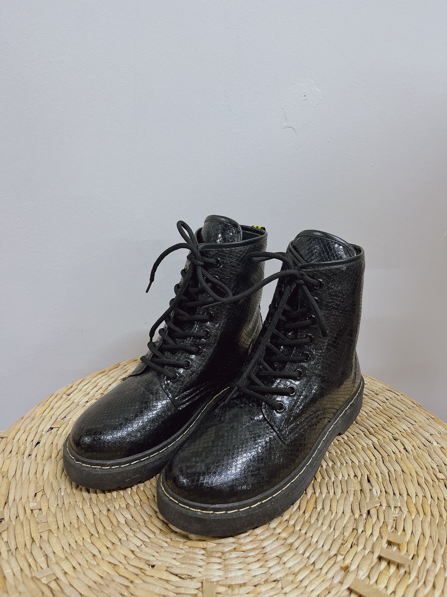 Women Vintage British Combat Boots