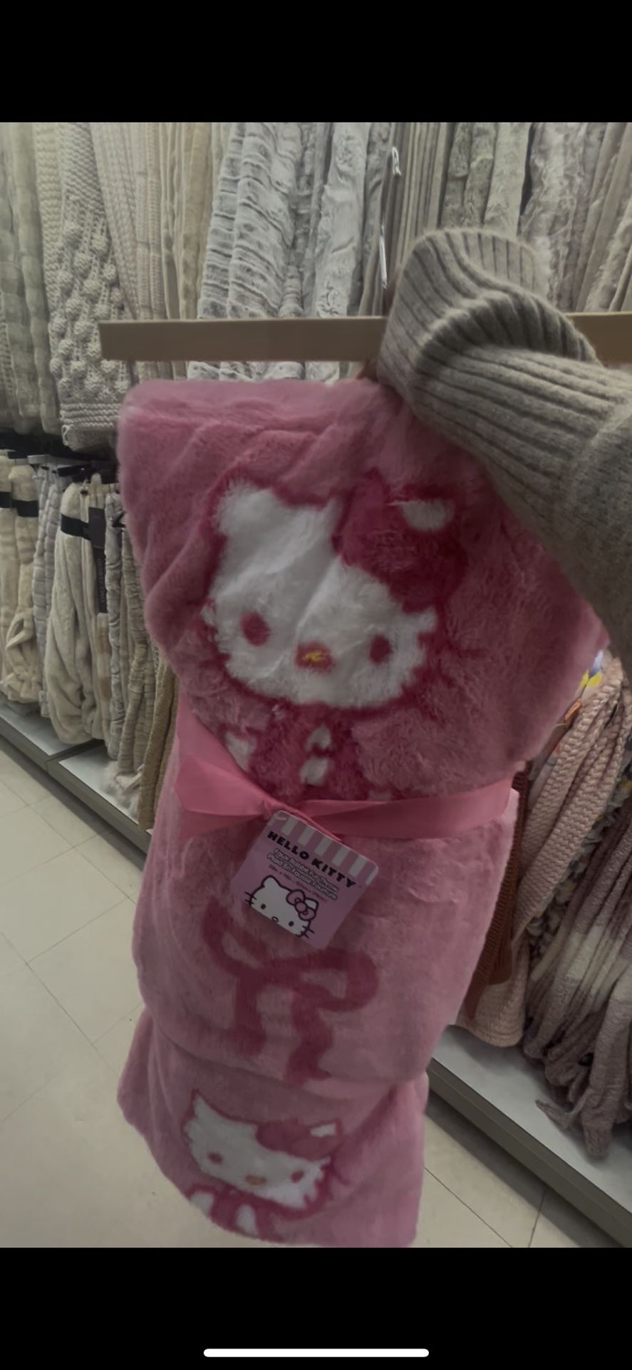 hello kitty bow blanket 