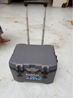 IGLOO TRAILMATE 52 QT ROLLER COOLER – barely used
