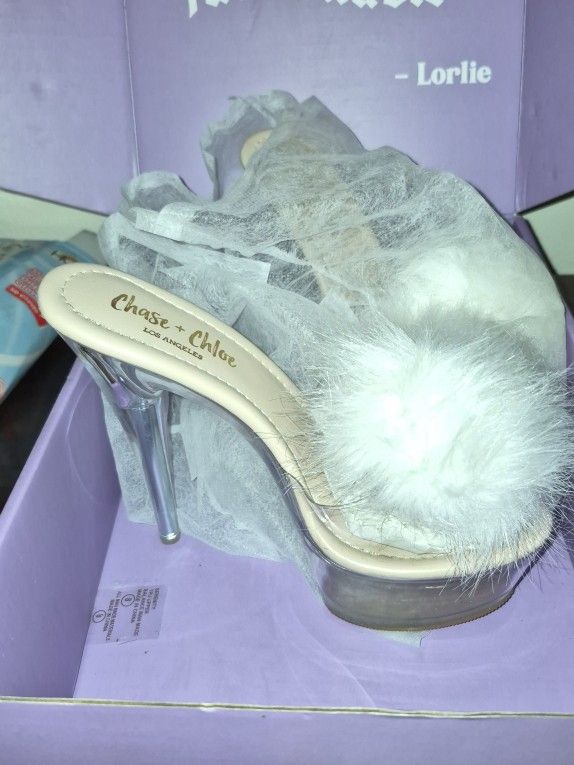 Women's Size 7 1/2 Shoe