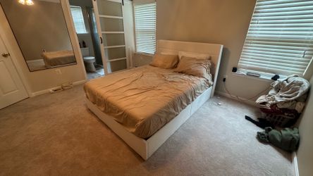 Platform Bed with Hydraulic Lift Storage