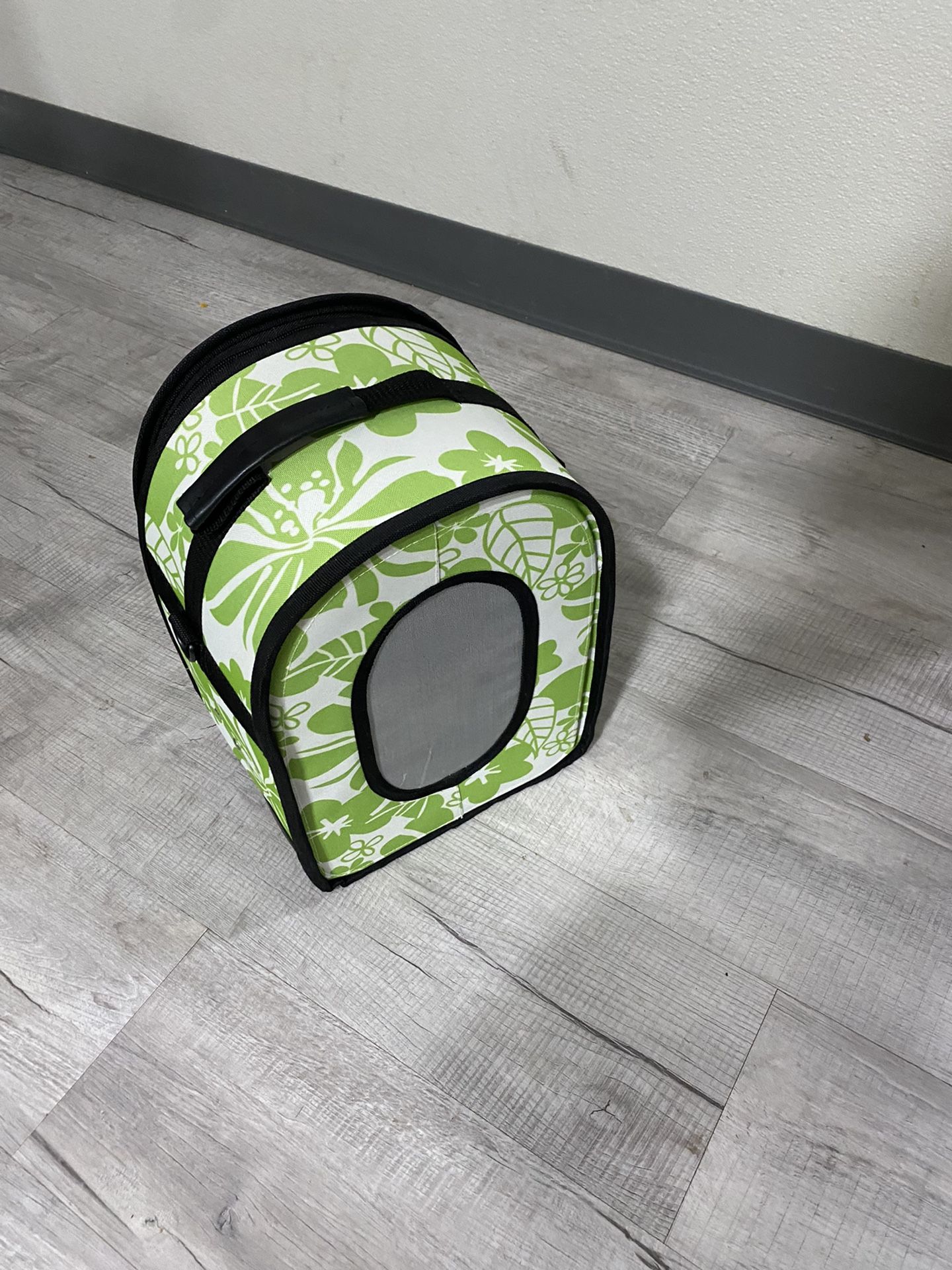 Bird Carrier Excellent Condition