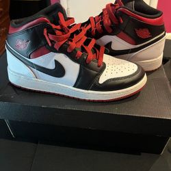 Jordan Air 1 Mids