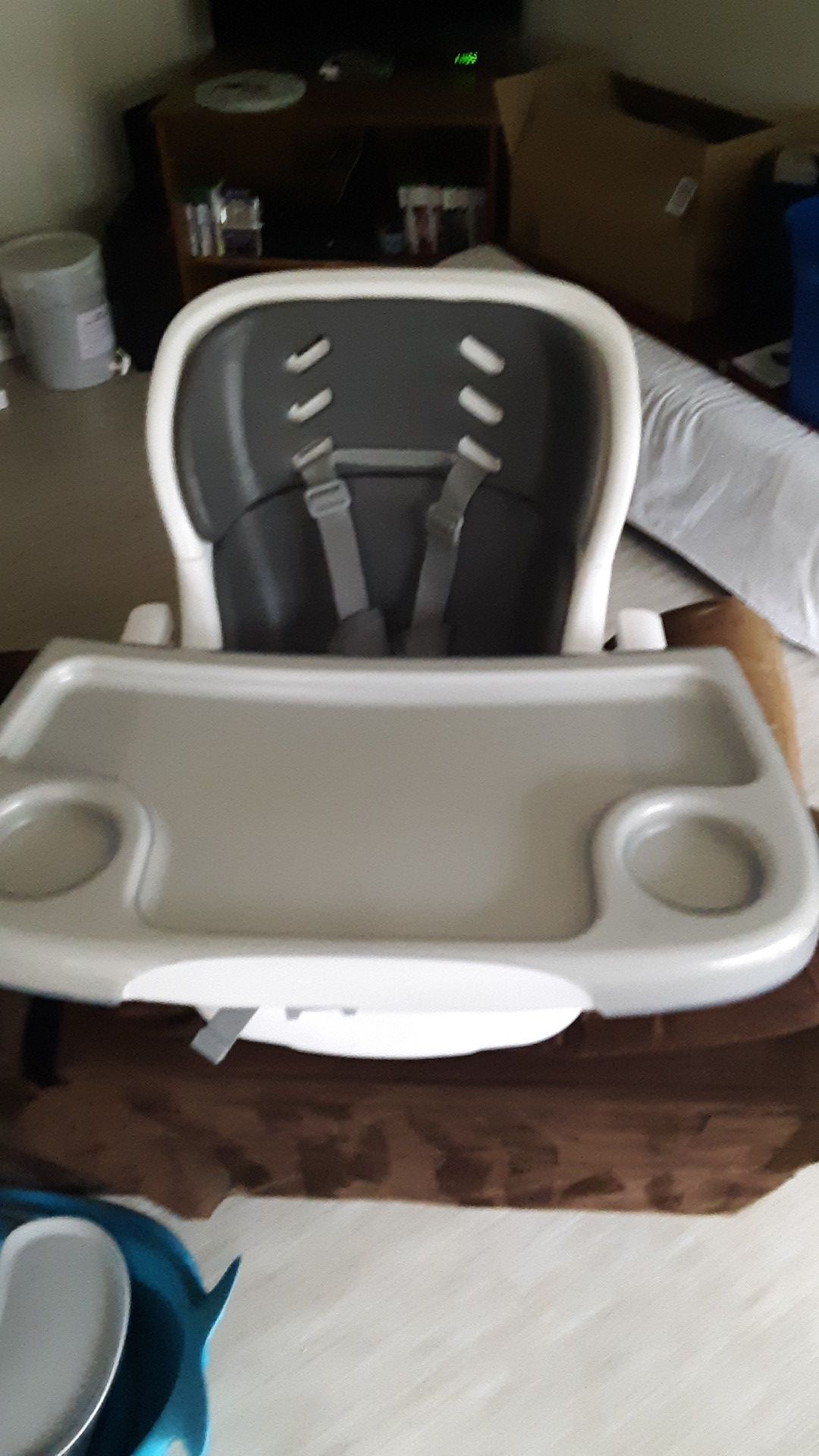 Baby eating seat with detachable table.