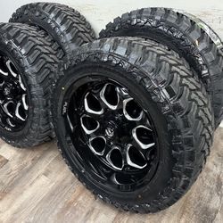 New 20x10 fuel wheels wrapped in 33x12.50r22 atturo MT tires