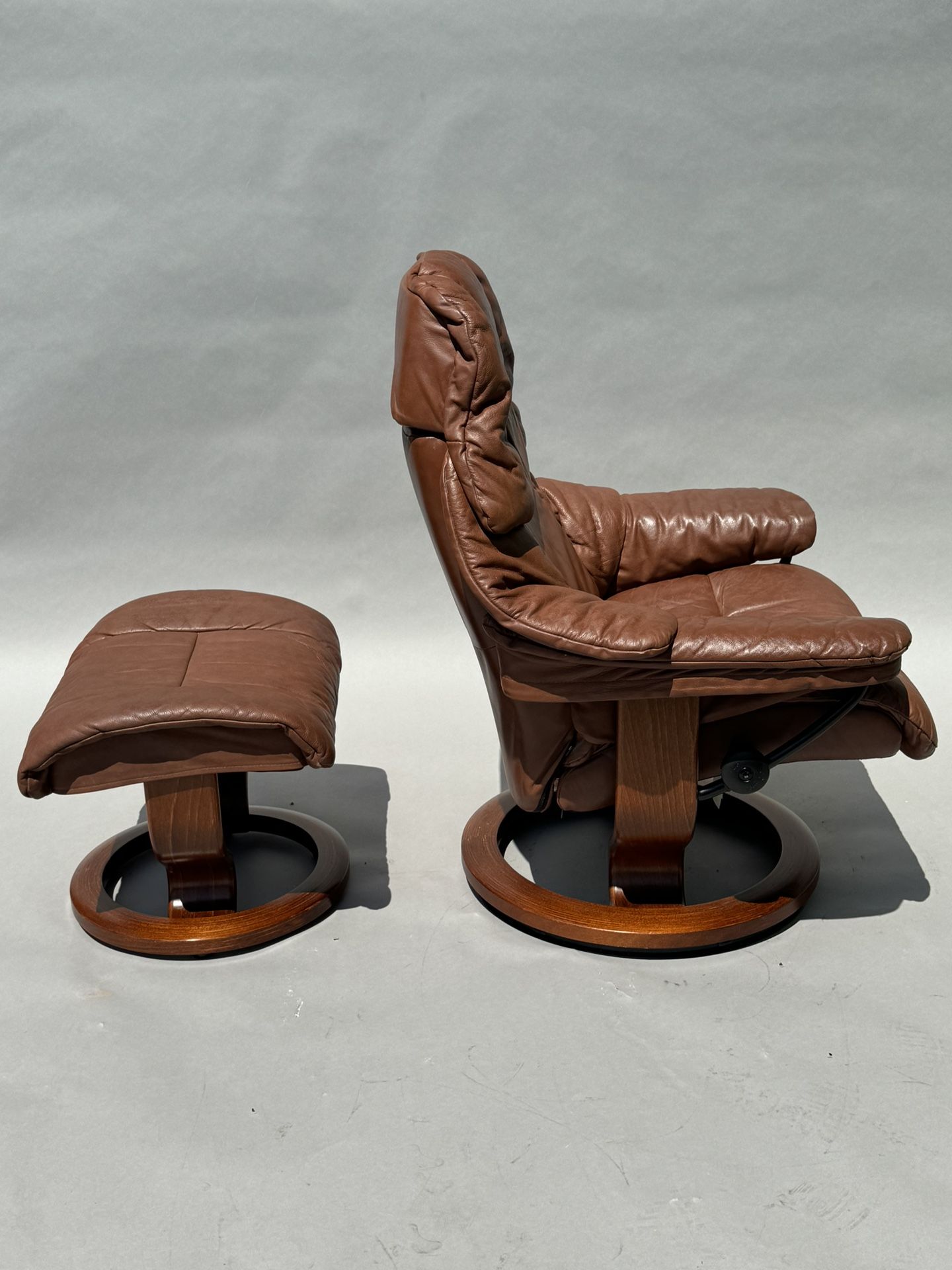 Original Ekornes Stressless Brown Leather Recliner Lounge Chair & Ottoman - Modern Norway