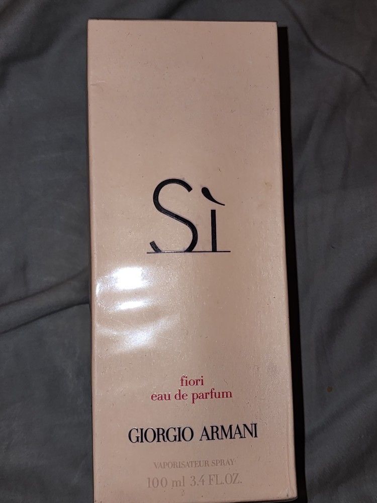 Si Armani Perfume Covent Garden