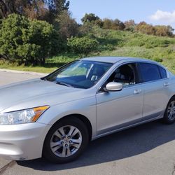 2012 Honda Accord 4 Cilindros Económico Automático Título Limpio En Mano Motor Transmisión Exelente Todo Le Funciona Bien Ac Frio Y Caliente Placas 26