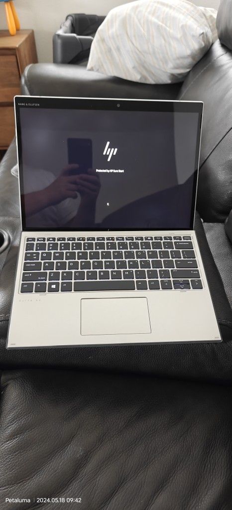 Like New two In one Laptop with LTE . HP Elite X2 4th Generation