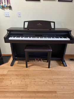 Yamaha Clavinova CLP-611 Digital Piano