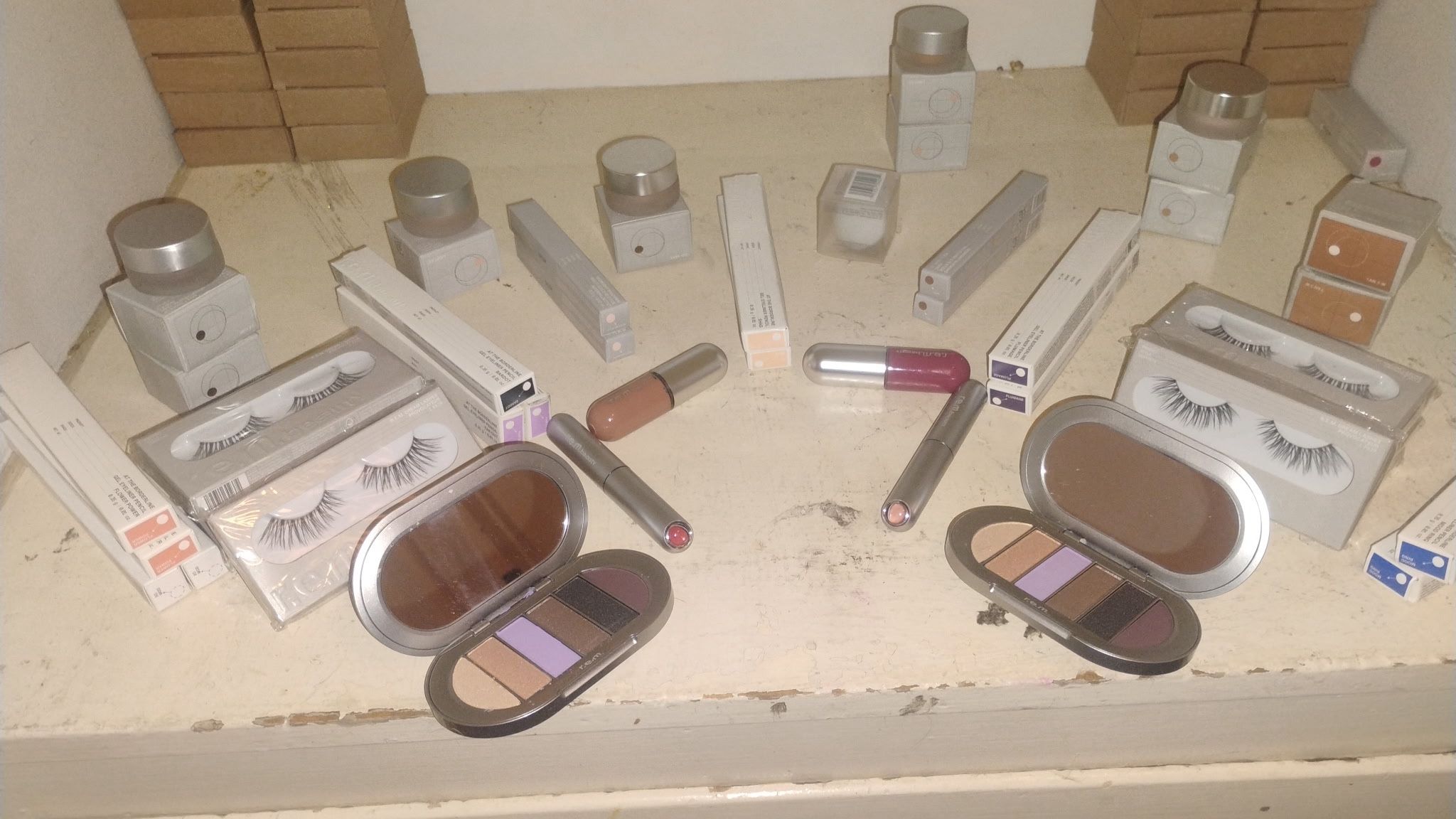 REM Ariana Grande Makeup Line