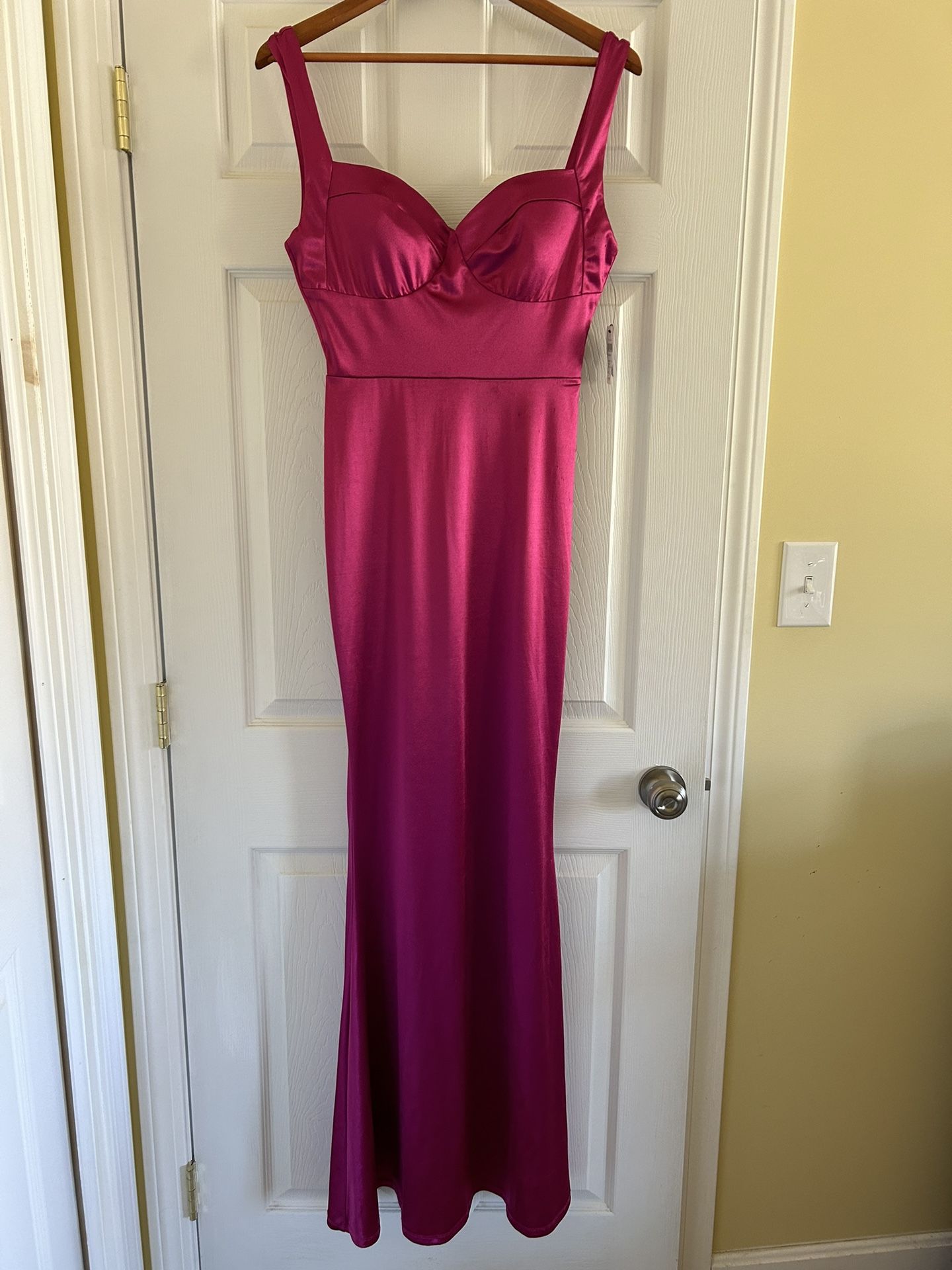 Windsor Prom Gown  Fuchsia Dress Large 
