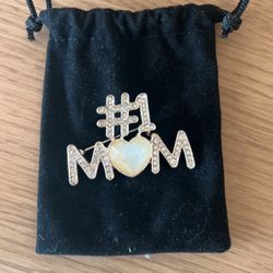 #1 Mom Brooch