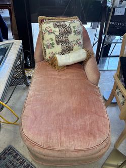 Pink Vintage Chase lounge
