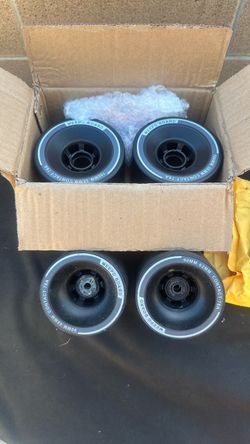 Meepo battery (brand new). Wheels 90 mm and 100 mm brand new
