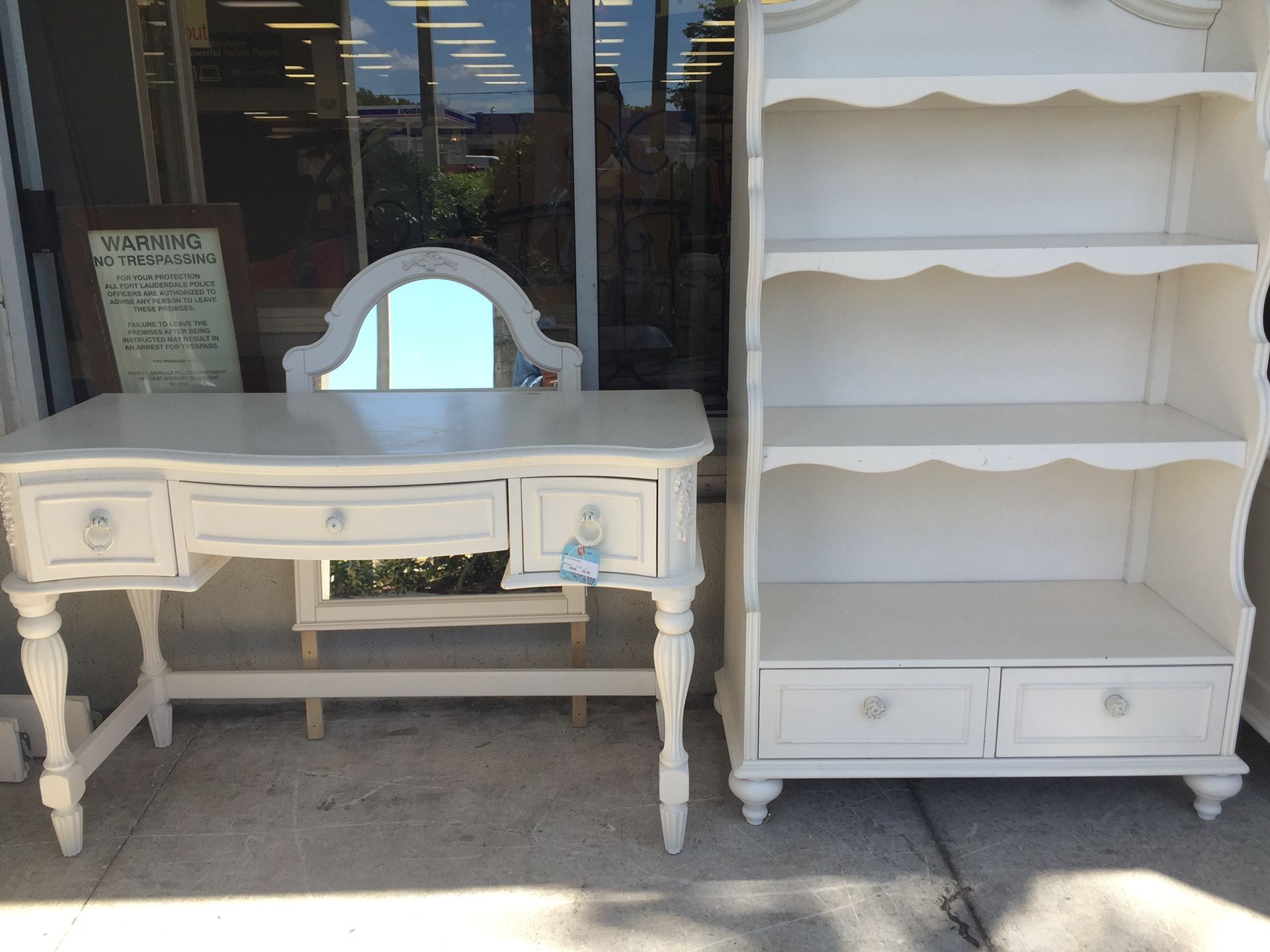 Vintage Little girls desk and book shelf