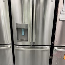 28 Cu.ft French Door Refrigerator With Water And Ice 