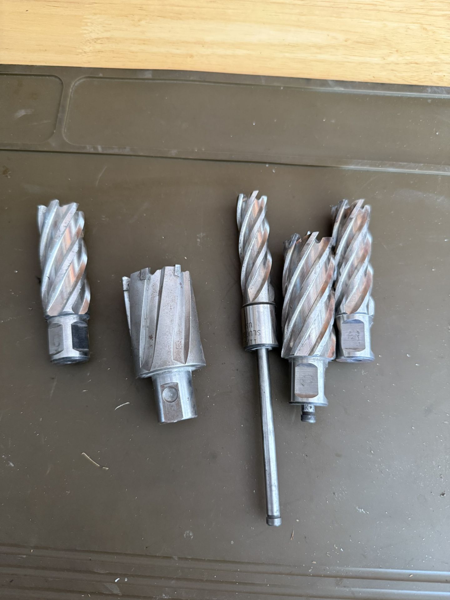 high-speed steel (HSS) annular cutters, also known as broach cutters or core drills. 