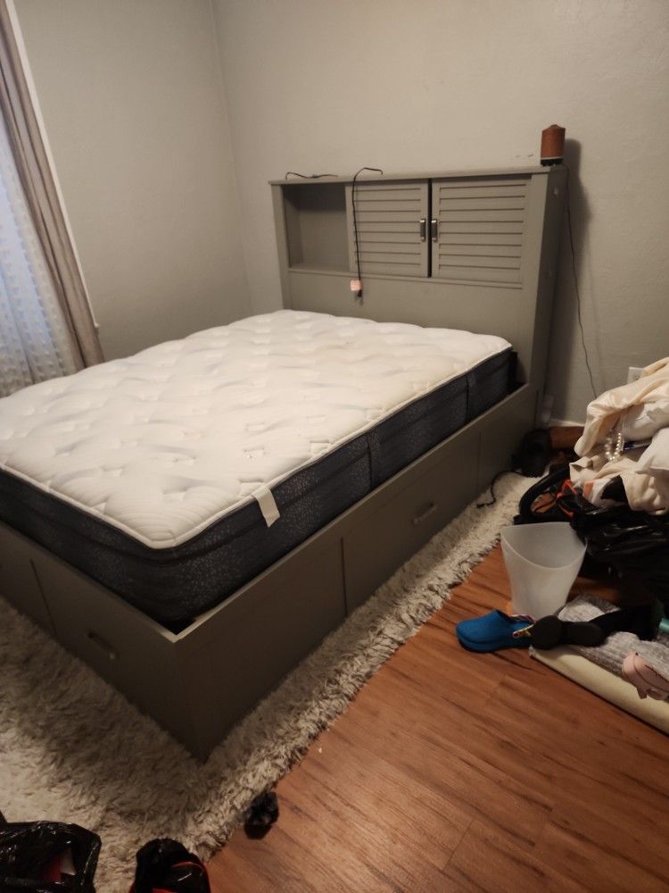 Bob's Bedroom Set ( Bed & Dresser), Sherpa Rug 5'x7', Frigidaire Ice Maker