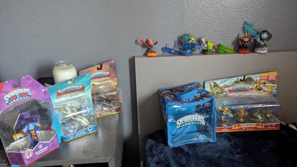 Skylander Figures And Vehicles With accessories