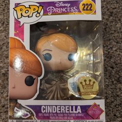 Cinderella (Gold Dress + Pin) Funko Exclusive