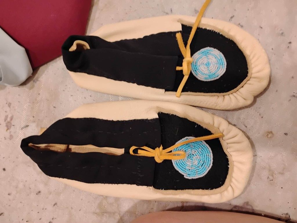 Native American Made Moccasins 8.5 / 9 Women's 