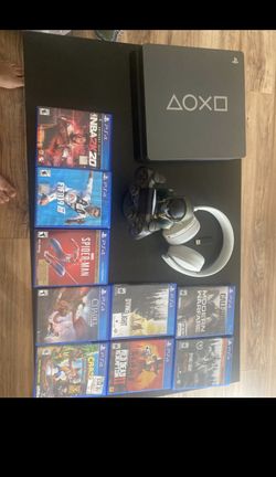 Ps4 Days of Play Limited Edition, with a Sony PlayStation Gold Wireless Headset with 11 games