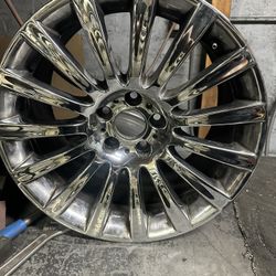 (1) 19” BMW Wheel