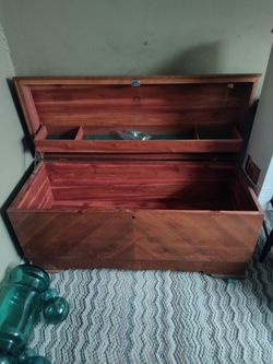 Cedar Hope Chest with Tray Insert