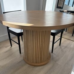 Round Dining Table 